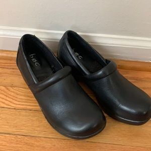 b.o.c clogs size 8 brand new